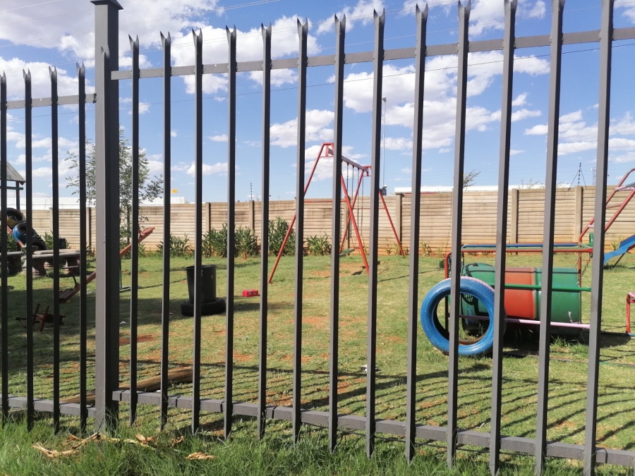 2 Bedroom Property for Sale in Langenhovenpark Free State